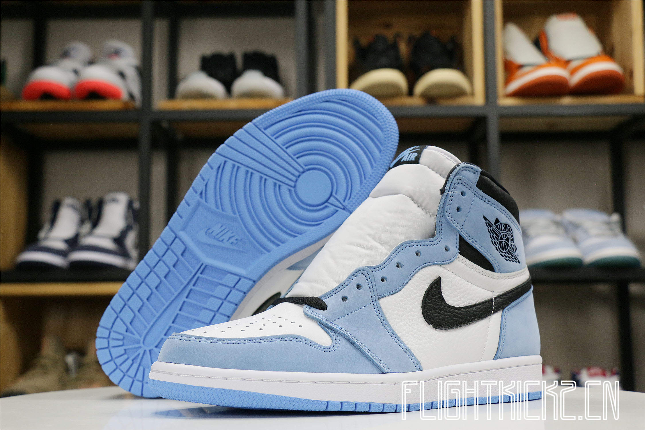 Jordan 1 Retro High White University Blue Black