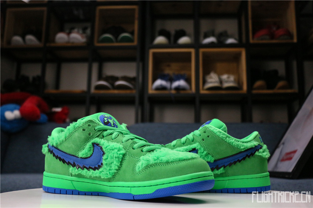 Grateful Dead x Nike SB Dunk Low Green