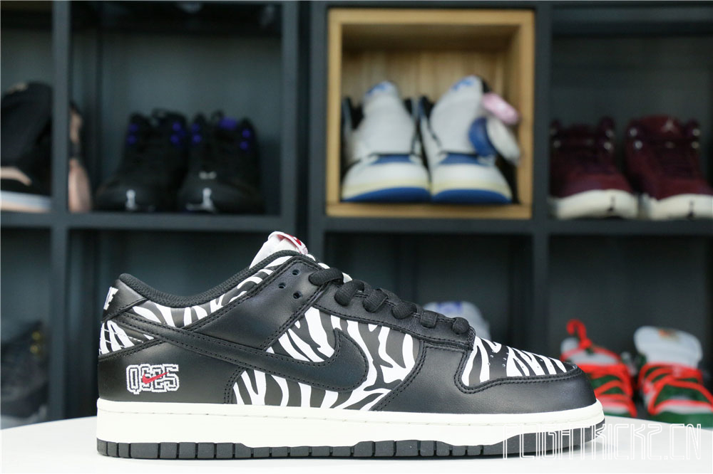 Nike SB Dunk Low Quartersnacks Zebra