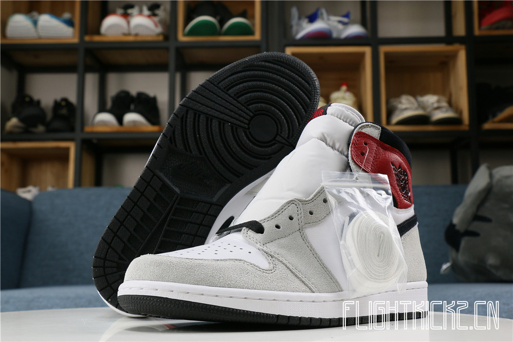 Air Jordan 1 Retro Light Grey Smoke 2020