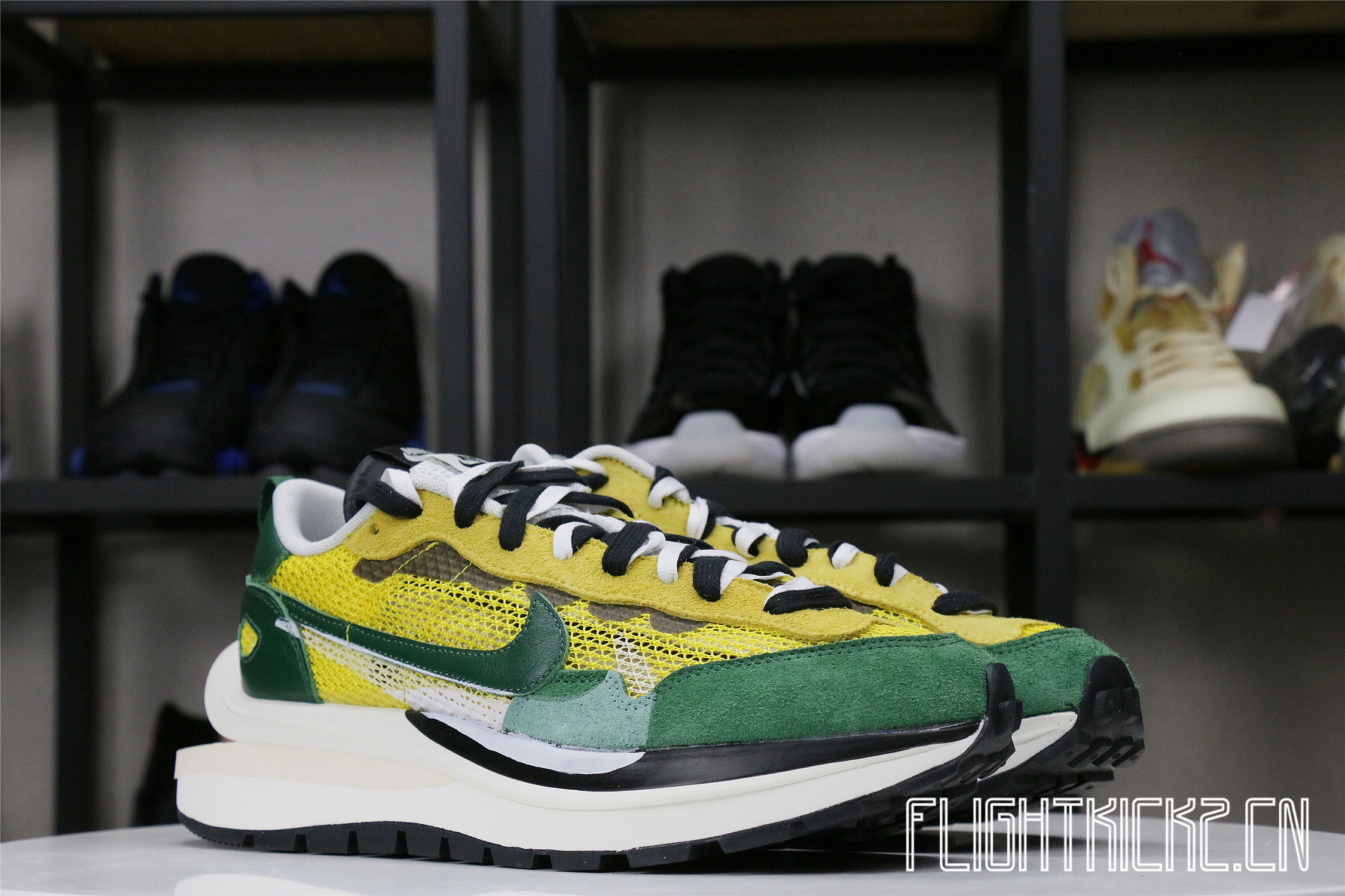 Nike Vaporwaffle sacai Tour Yellow Stadium Green (LN5 A1)