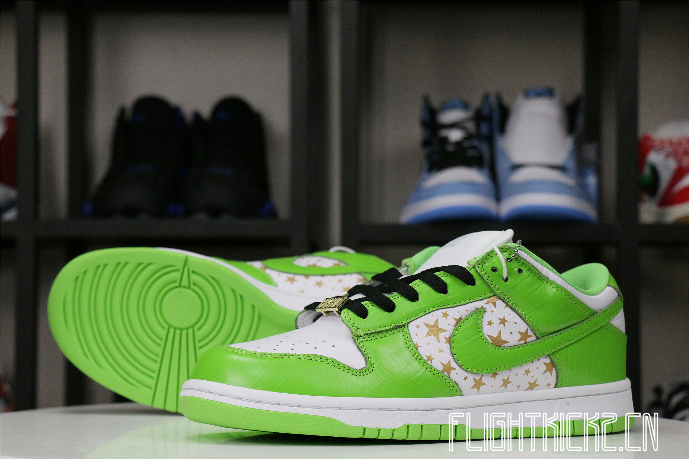 Nike SB Dunk Low Supreme Mean Grean