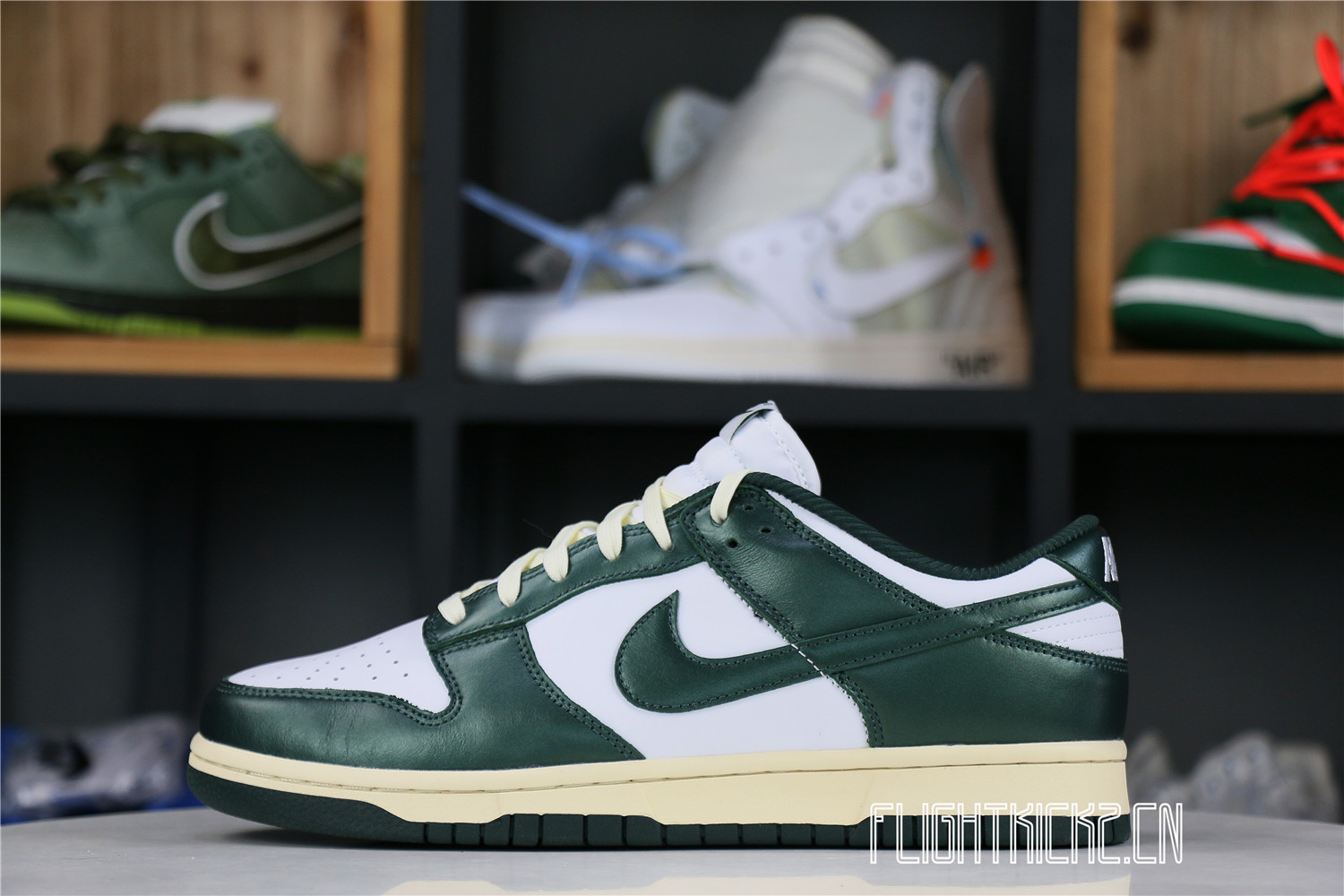 Nike Dunk Low Vintage Green (W)(LN5 A1 Batch)