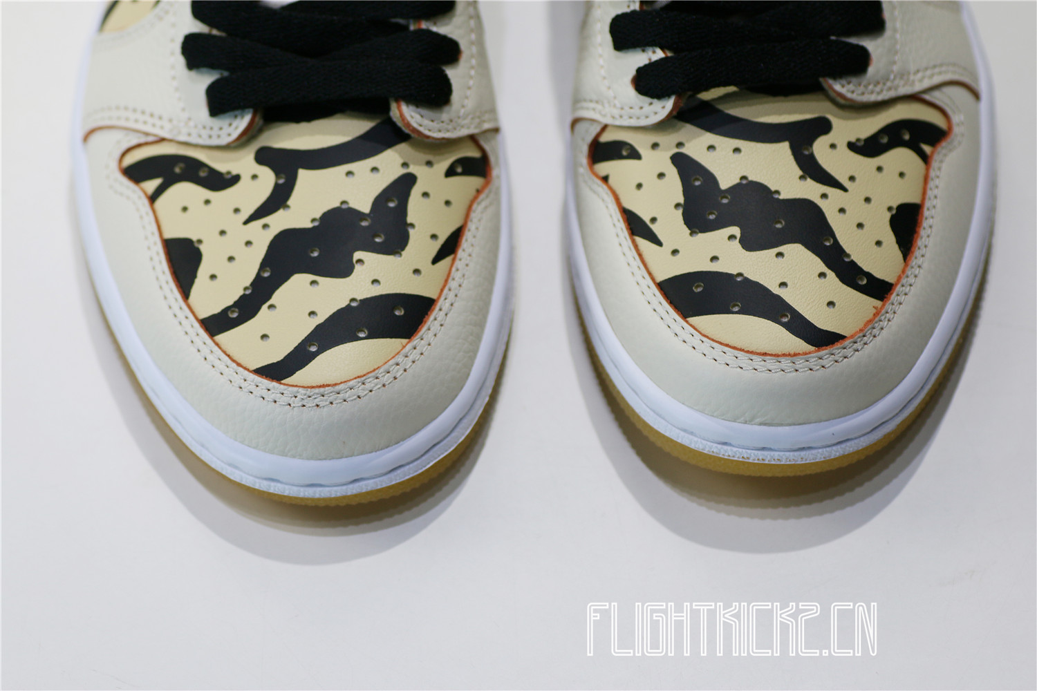 Jordan 1 Low OG Year of the Tiger