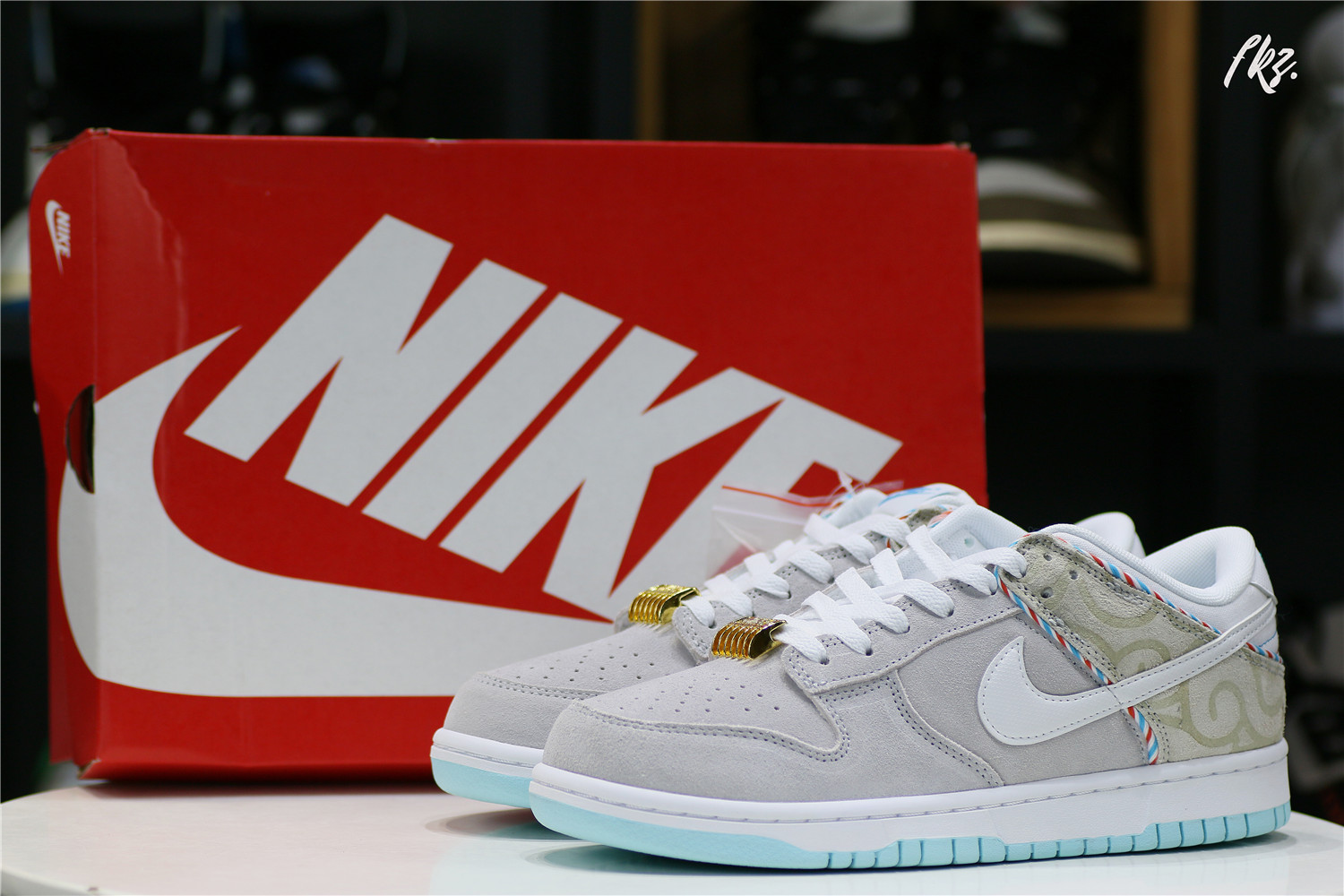 Nike Dunk Low SE Barber Shop Grey