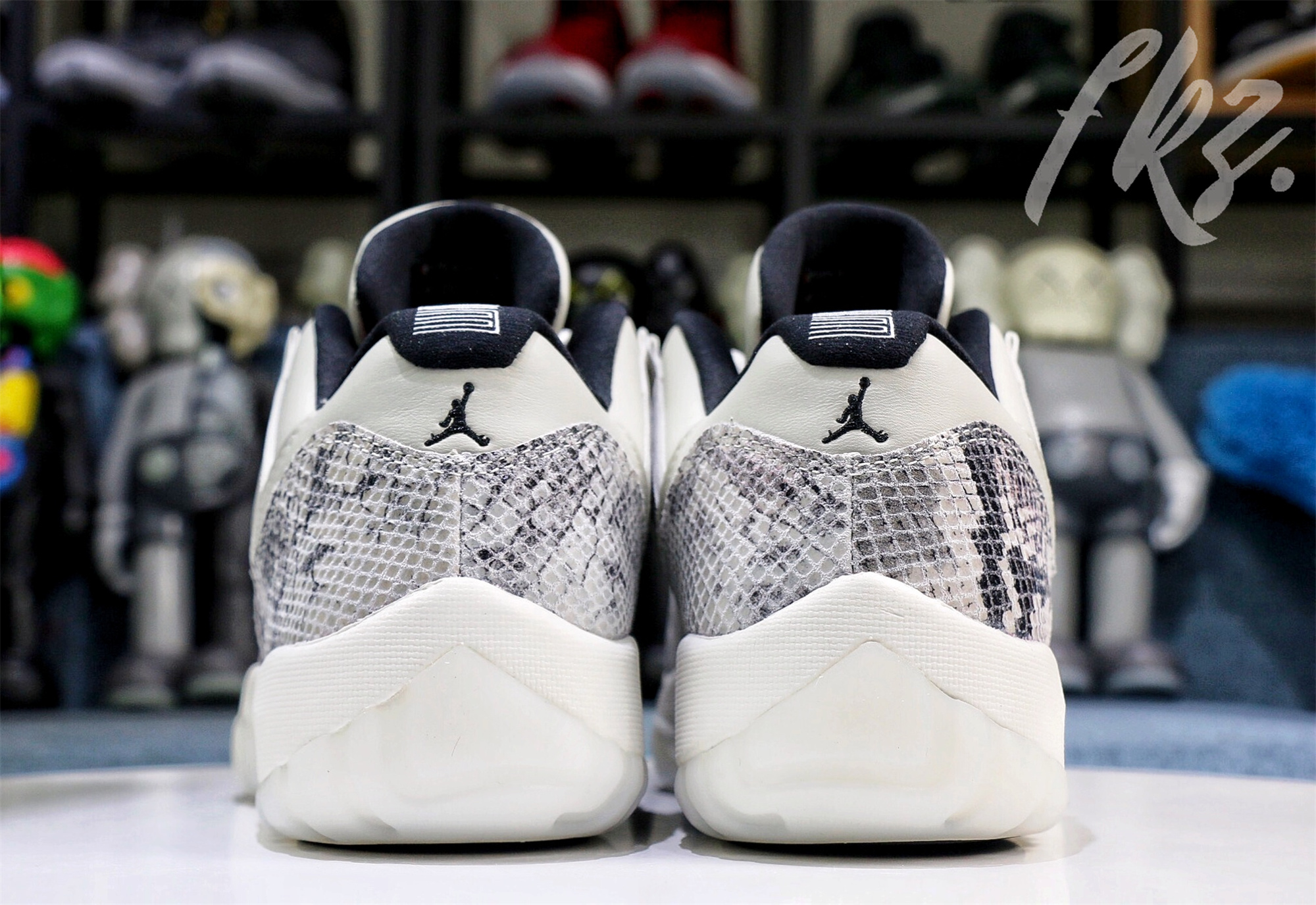 Air Jordan 11 Retro Low Snakeskin Light Bone
