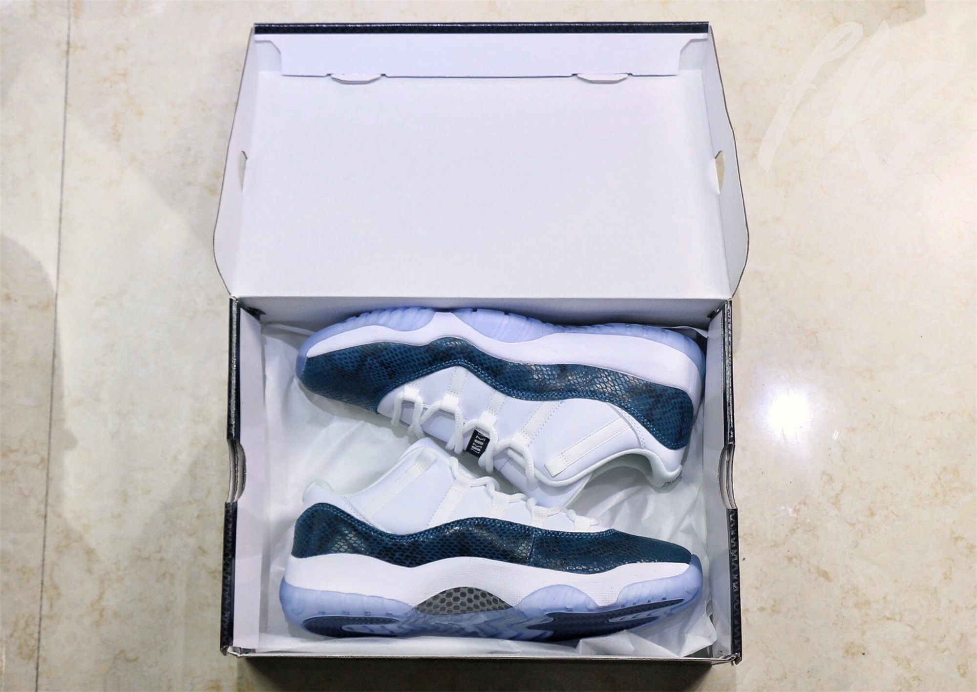 Air Jordan 11 Retro Low Le Snakeskin Blue 2019