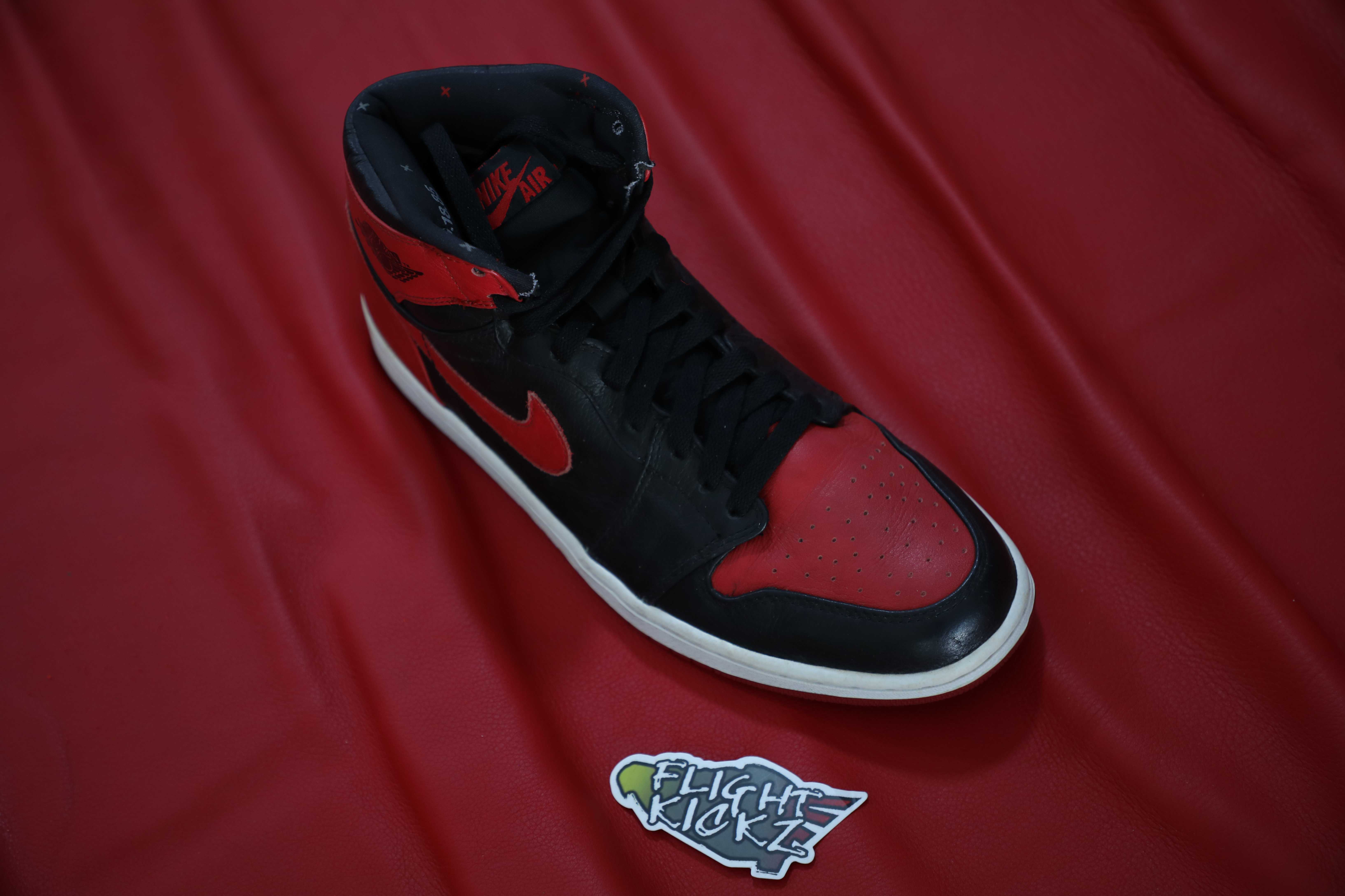 Air Jordan 1 OG Banned/Bred 2011 (LN5 A1 ,Deadstock,with tiny Flaws)