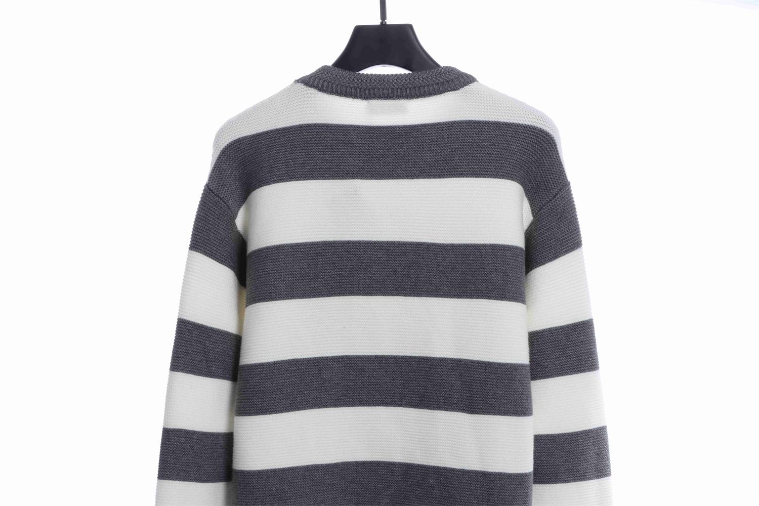 Loevve 22SS autumn and winter new round neck striped patch sweater