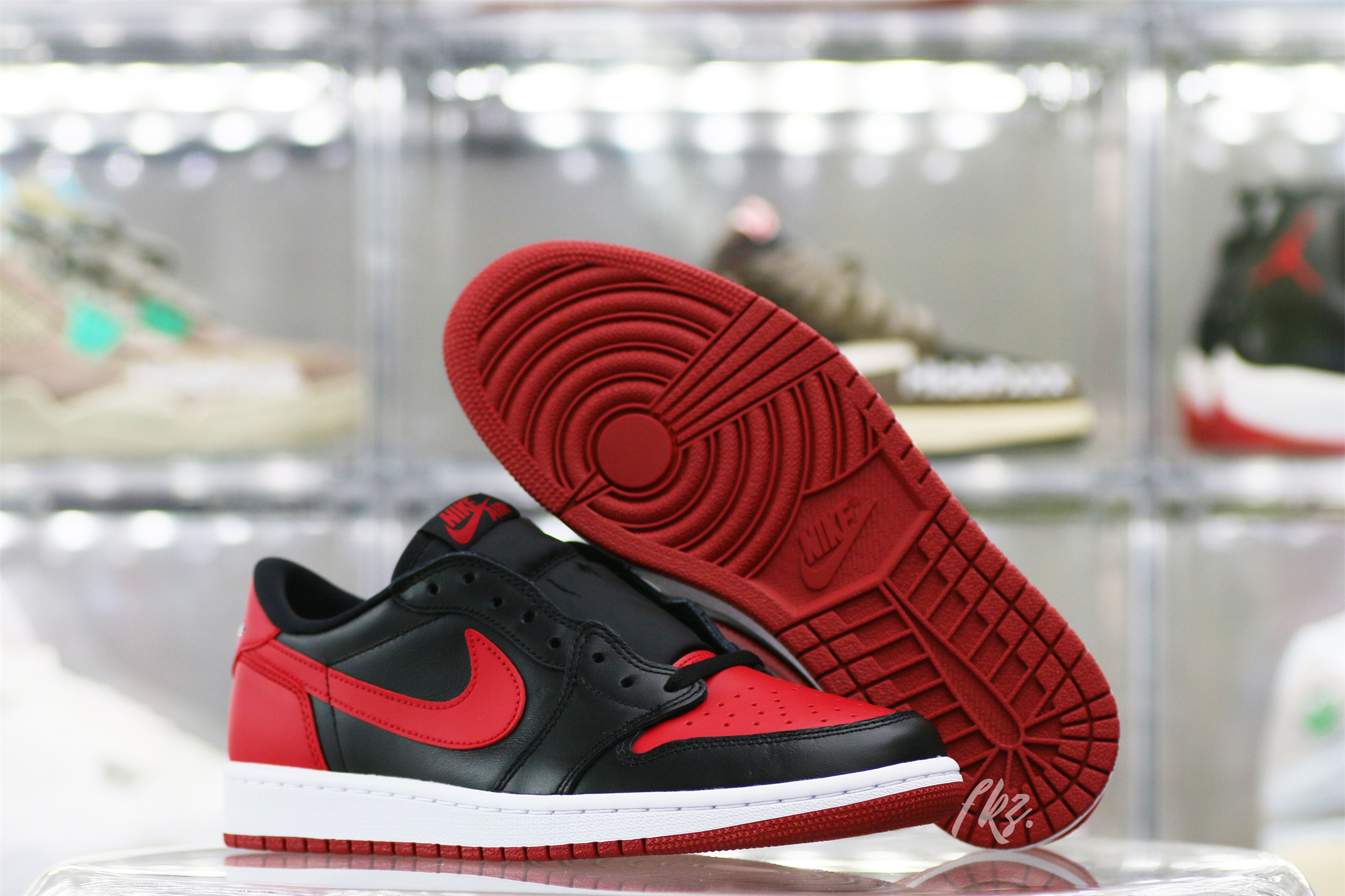Air Jordan 1 Retro Low Bred 2015
