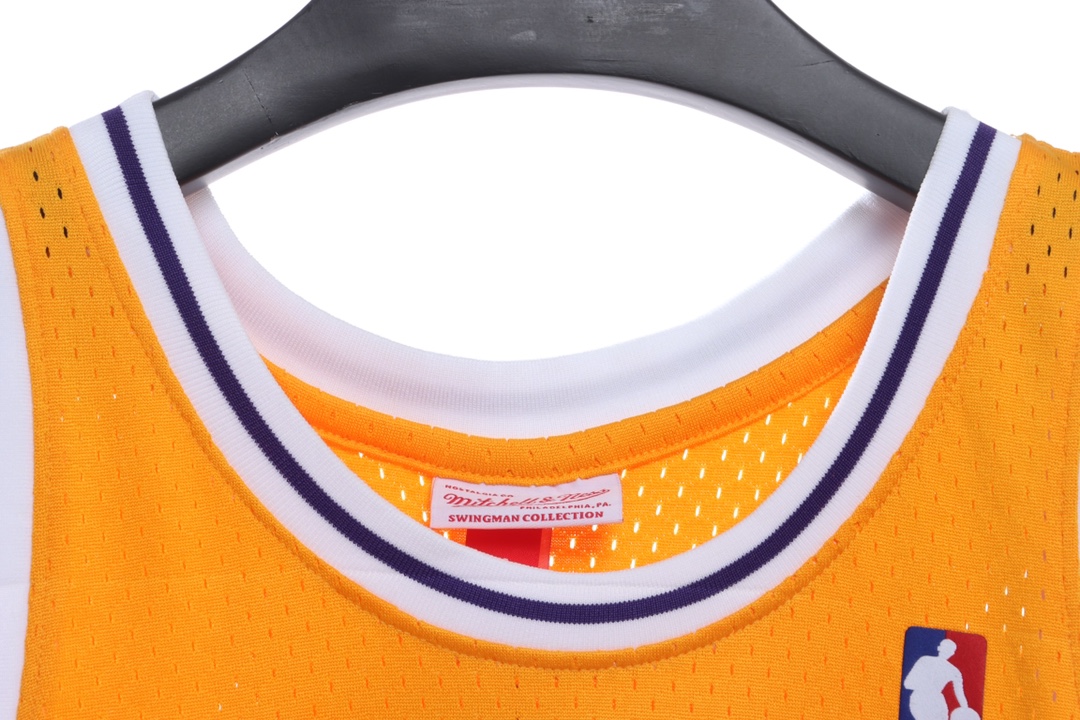 Lakers jersey No. 8