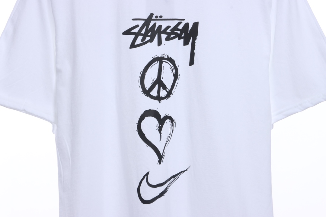 Nike Stuart co-signed the Love letter pattern short sleeves