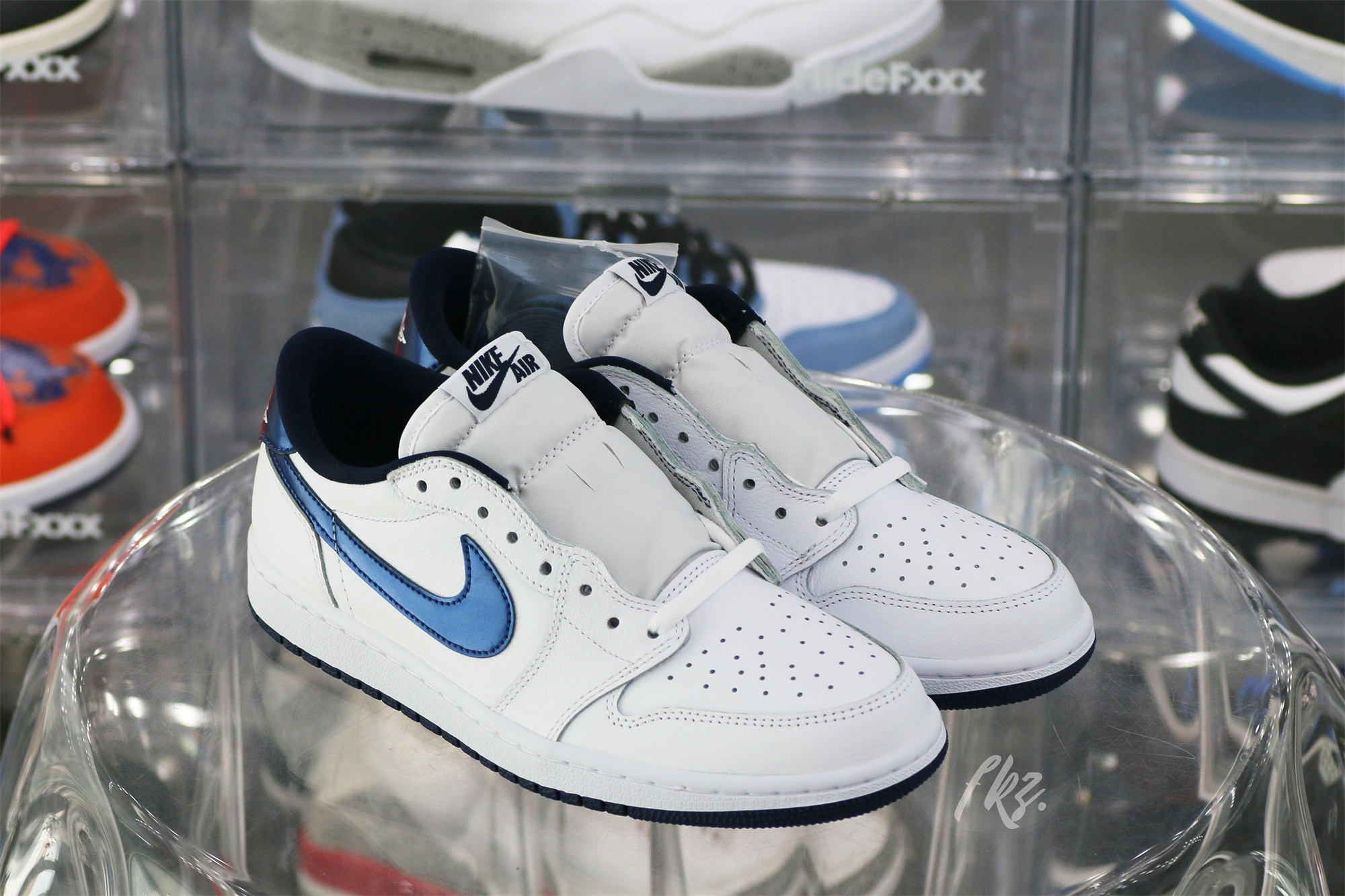 Air Jordan 1 Retro Low Metallic Blue