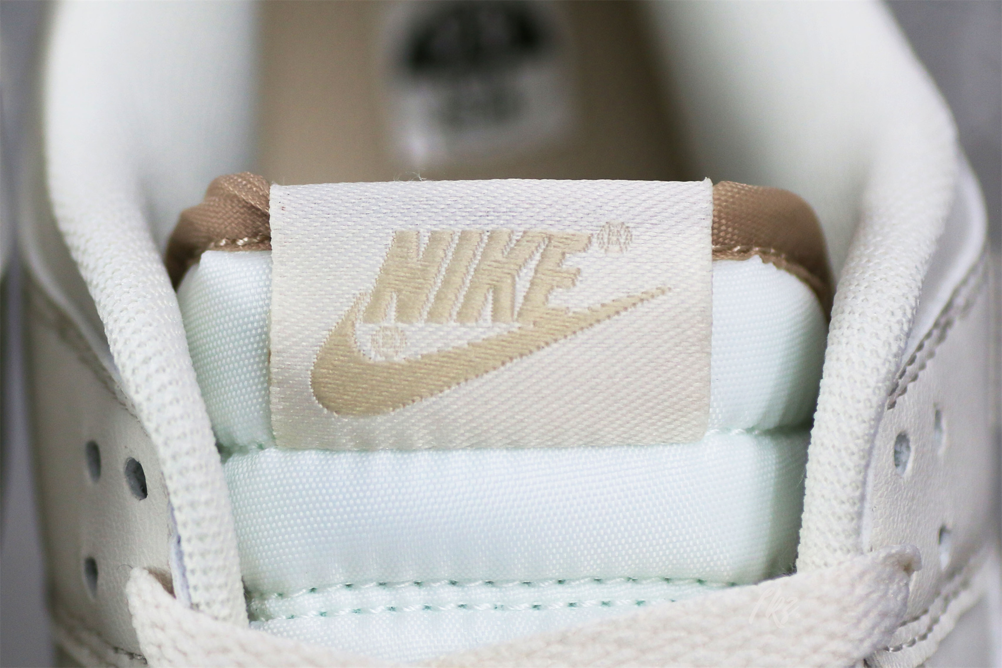 Nike Dunk Low Phantom Sanddrift