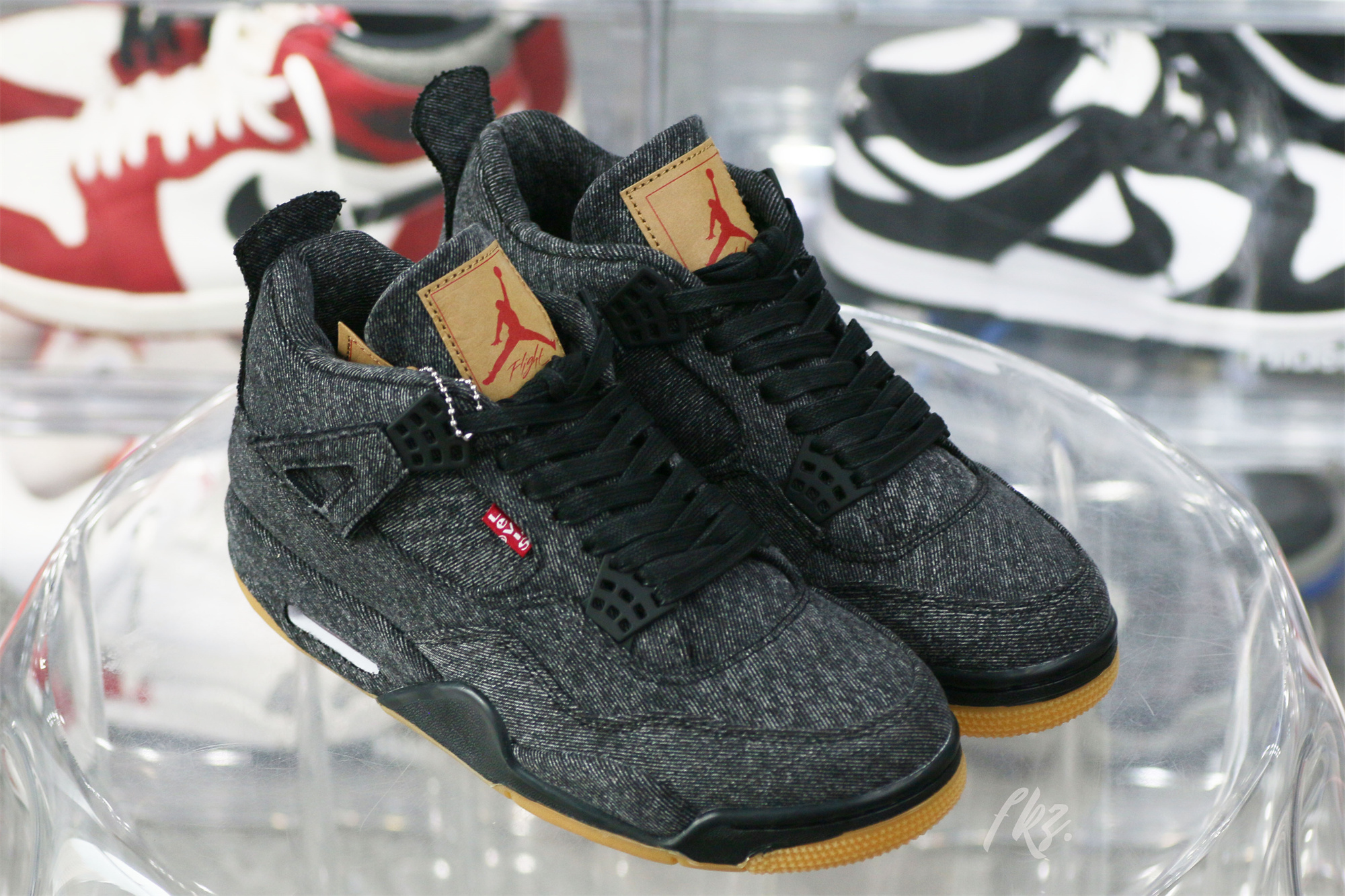 Air Jordan 4 Retro Levi’s Black (Levi’s Tag)