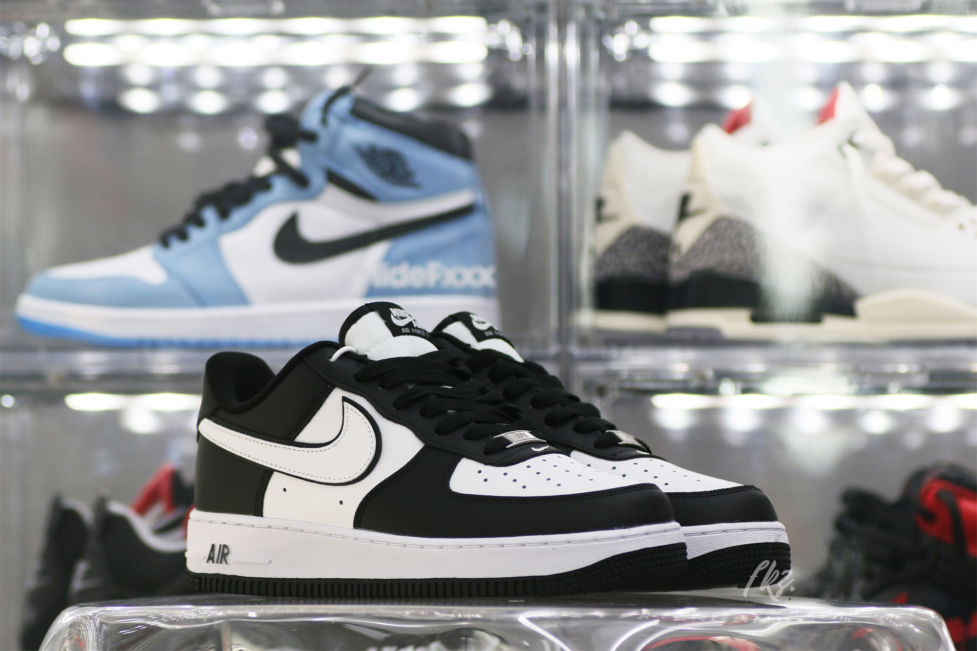 Nike Air Force 1 ’07 Low White Swoosh Panda