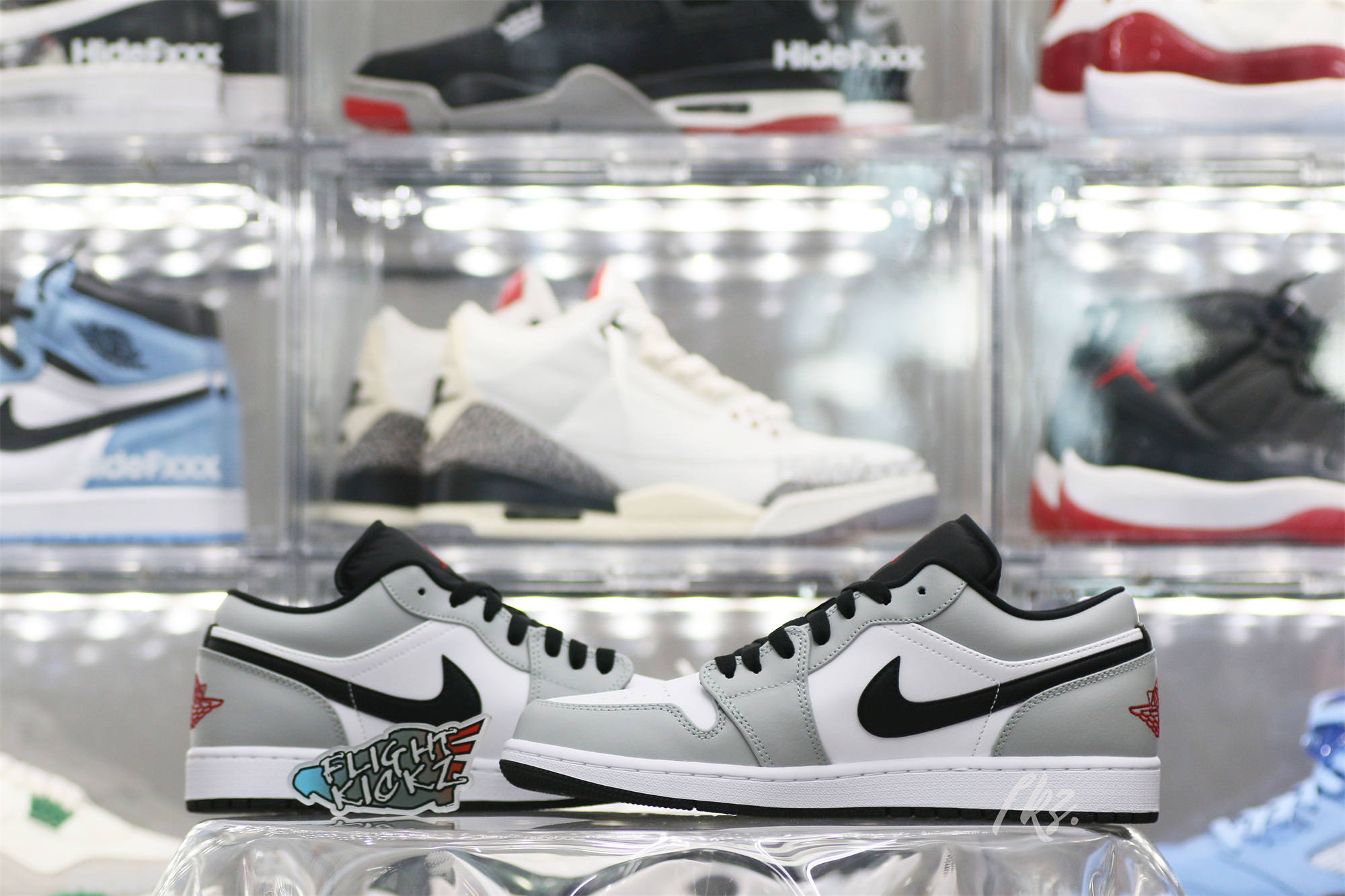 Air Jordan 1 Low Light Smoke Grey