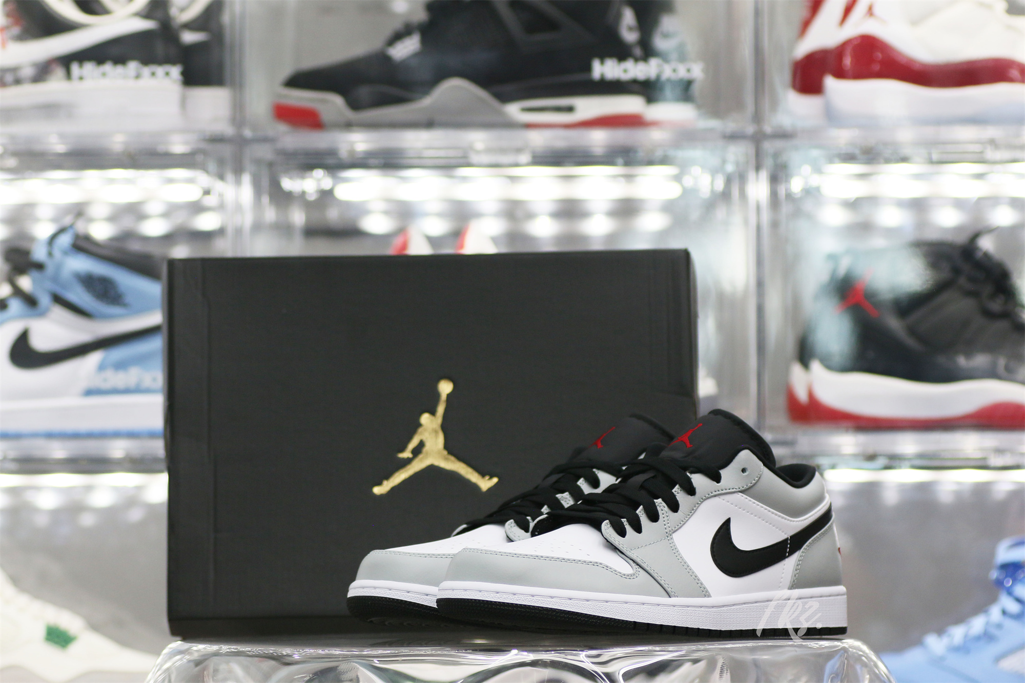 Air Jordan 1 Low Light Smoke Grey