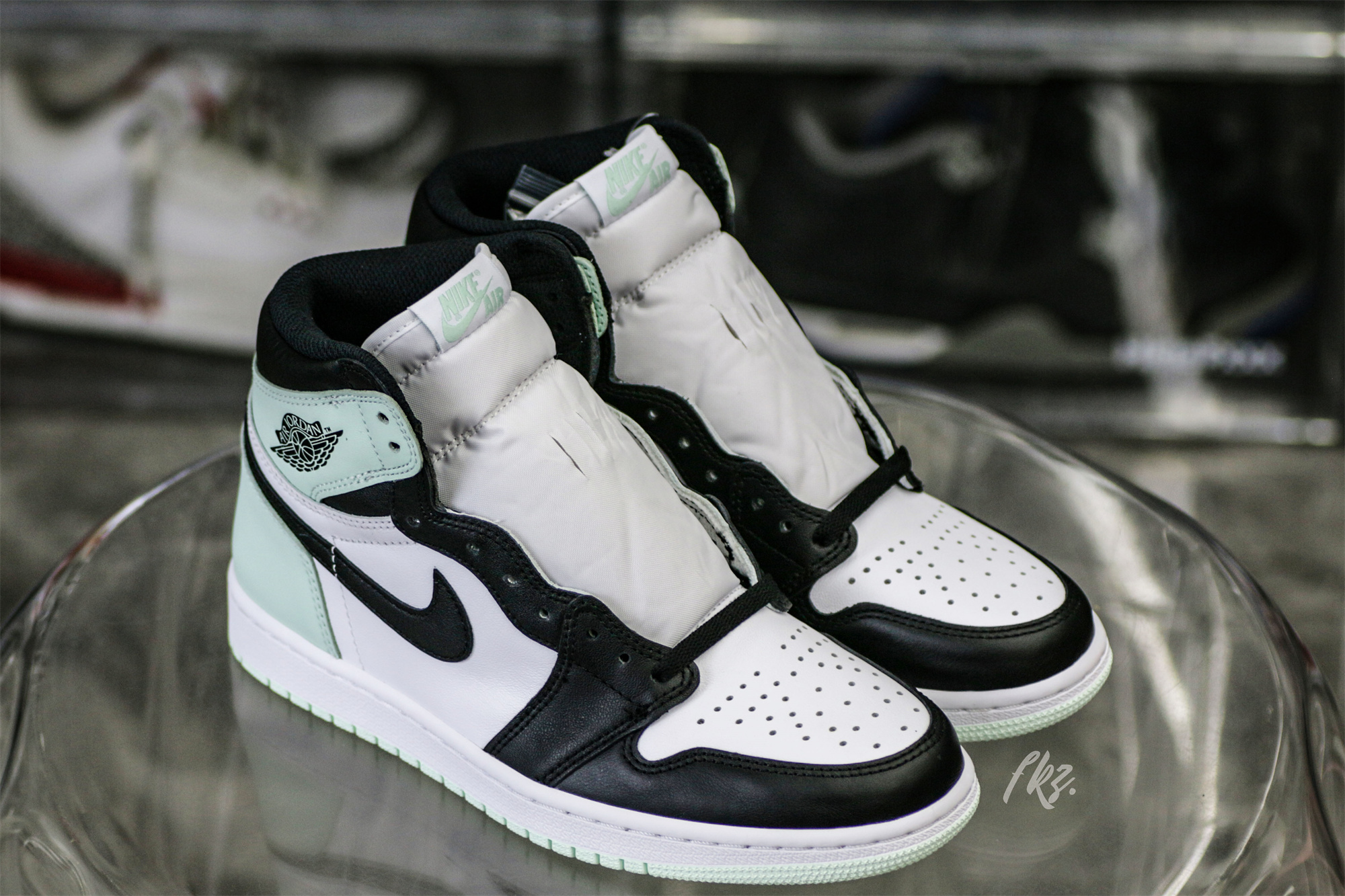 Air Jordan 1 Retro High OG NRG Igloo