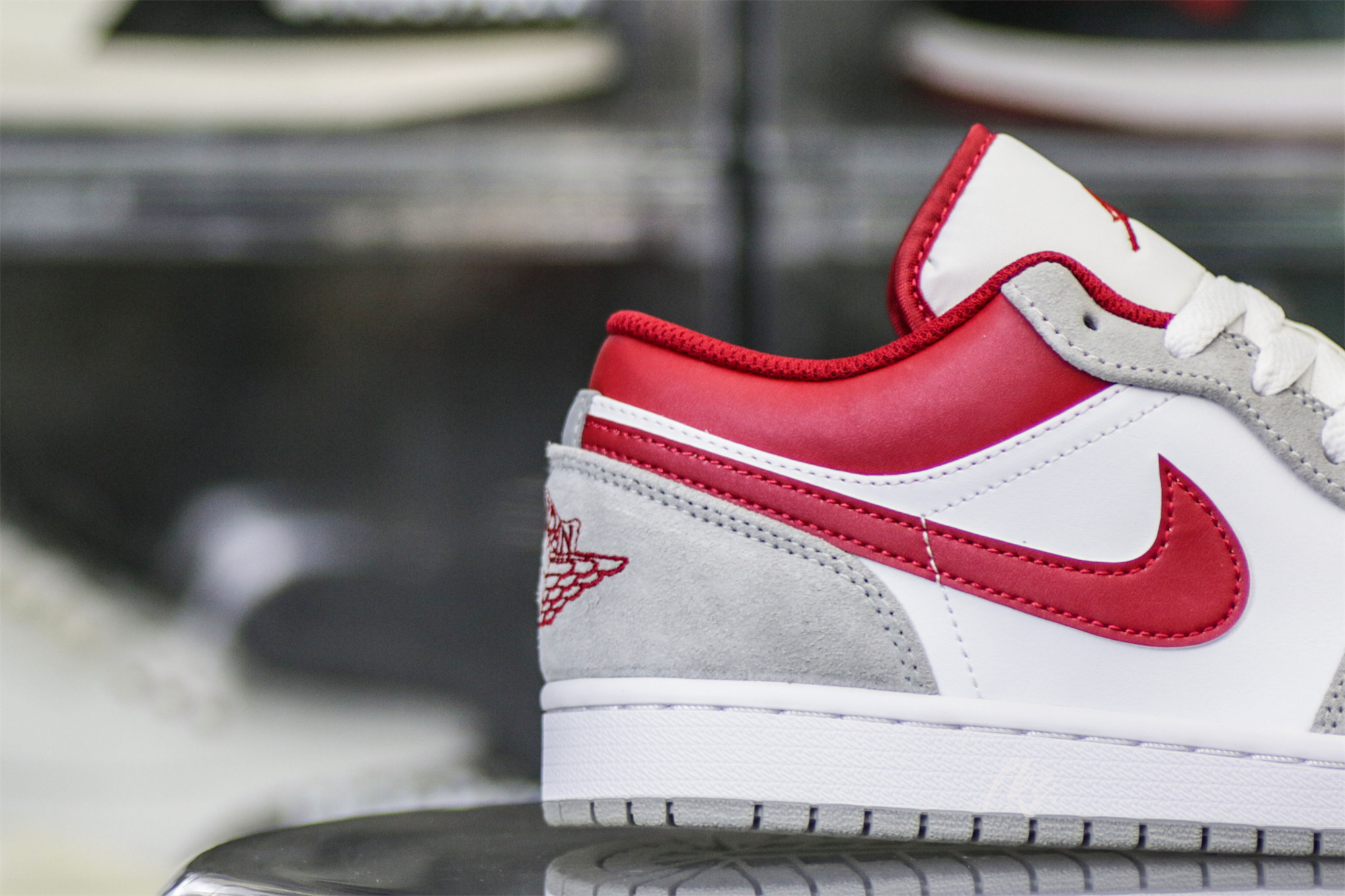 Air Jordan 1 Low SE Light Smoke Grey Gym Red