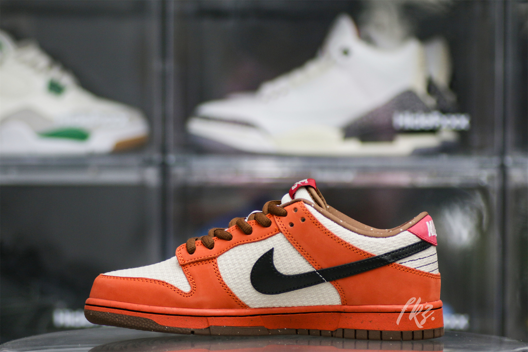 Nike SB Dunk Low Top Ramen 2009