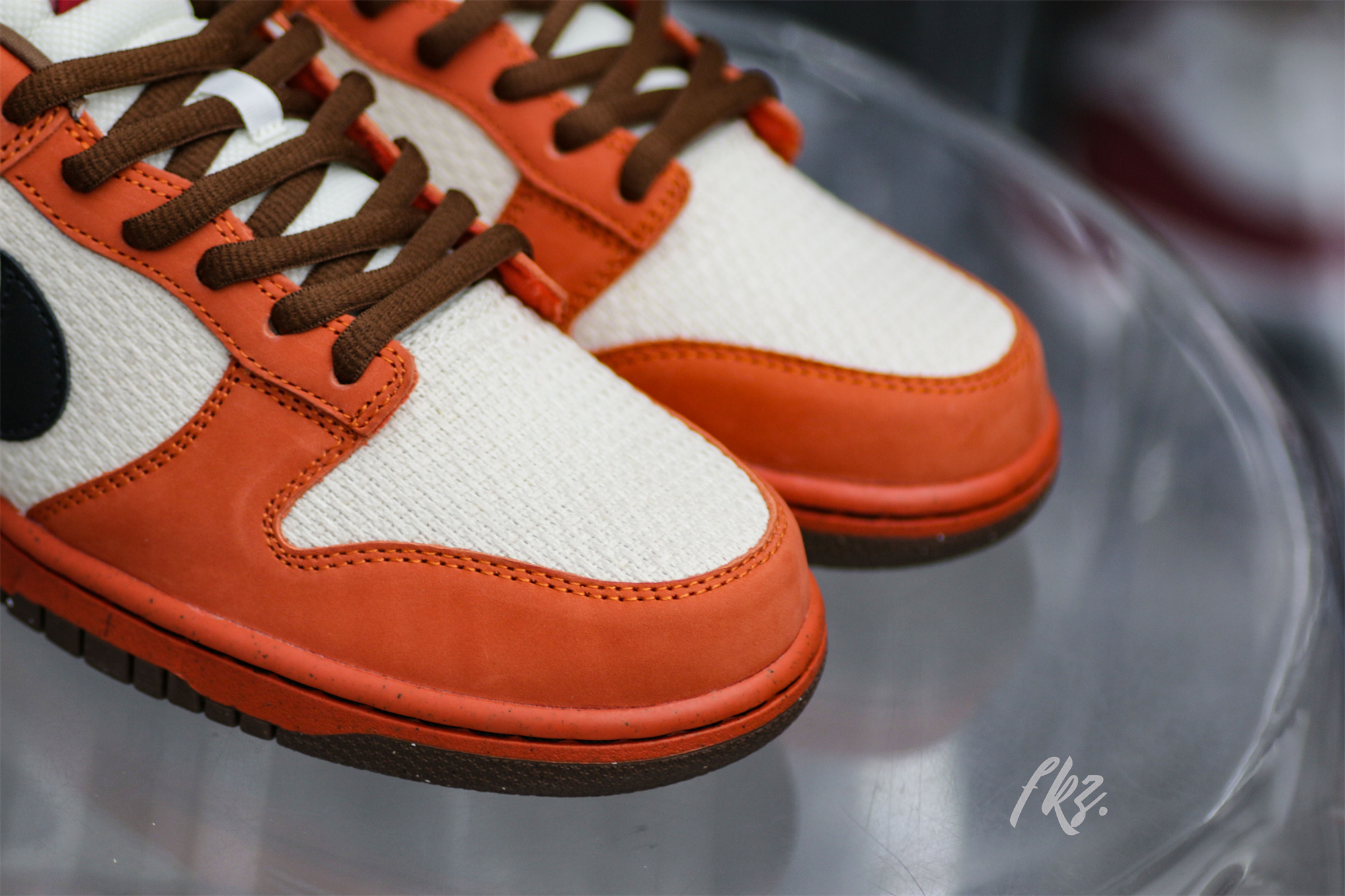 Nike SB Dunk Low Top Ramen 2009