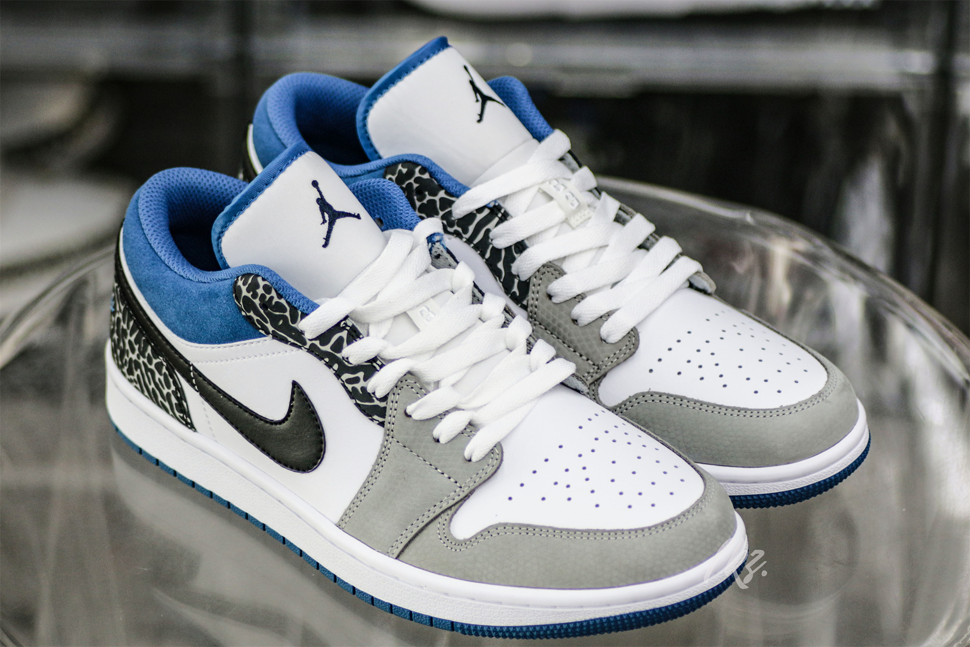 Air Jordan 1 Low SE True Blue