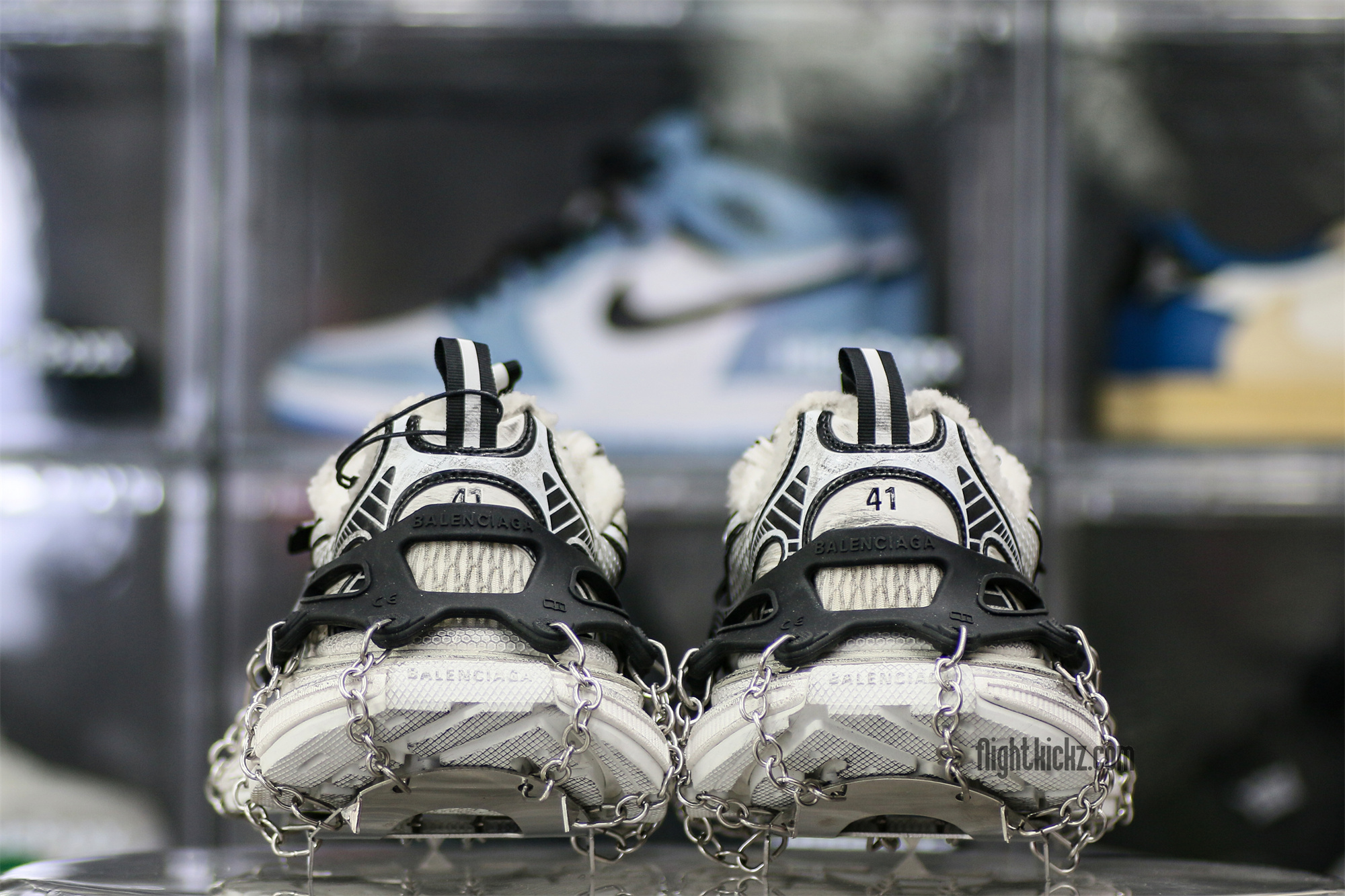 B@lenciag* 3XL Ski Sneaker in White (Removable footwear chains)