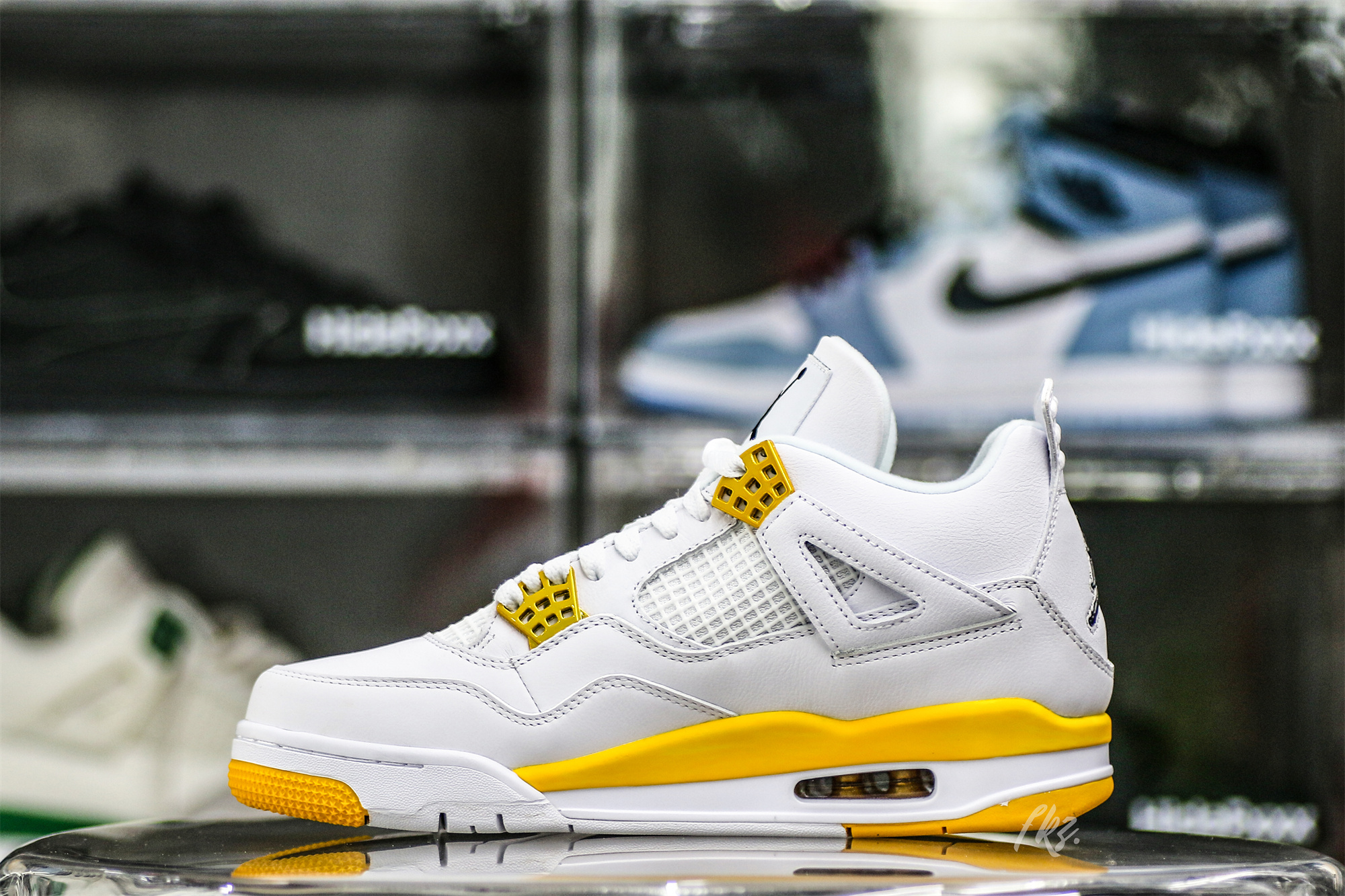 Air Jordan 4 Retro ‘Vivid Sulfur’ Wms 2024