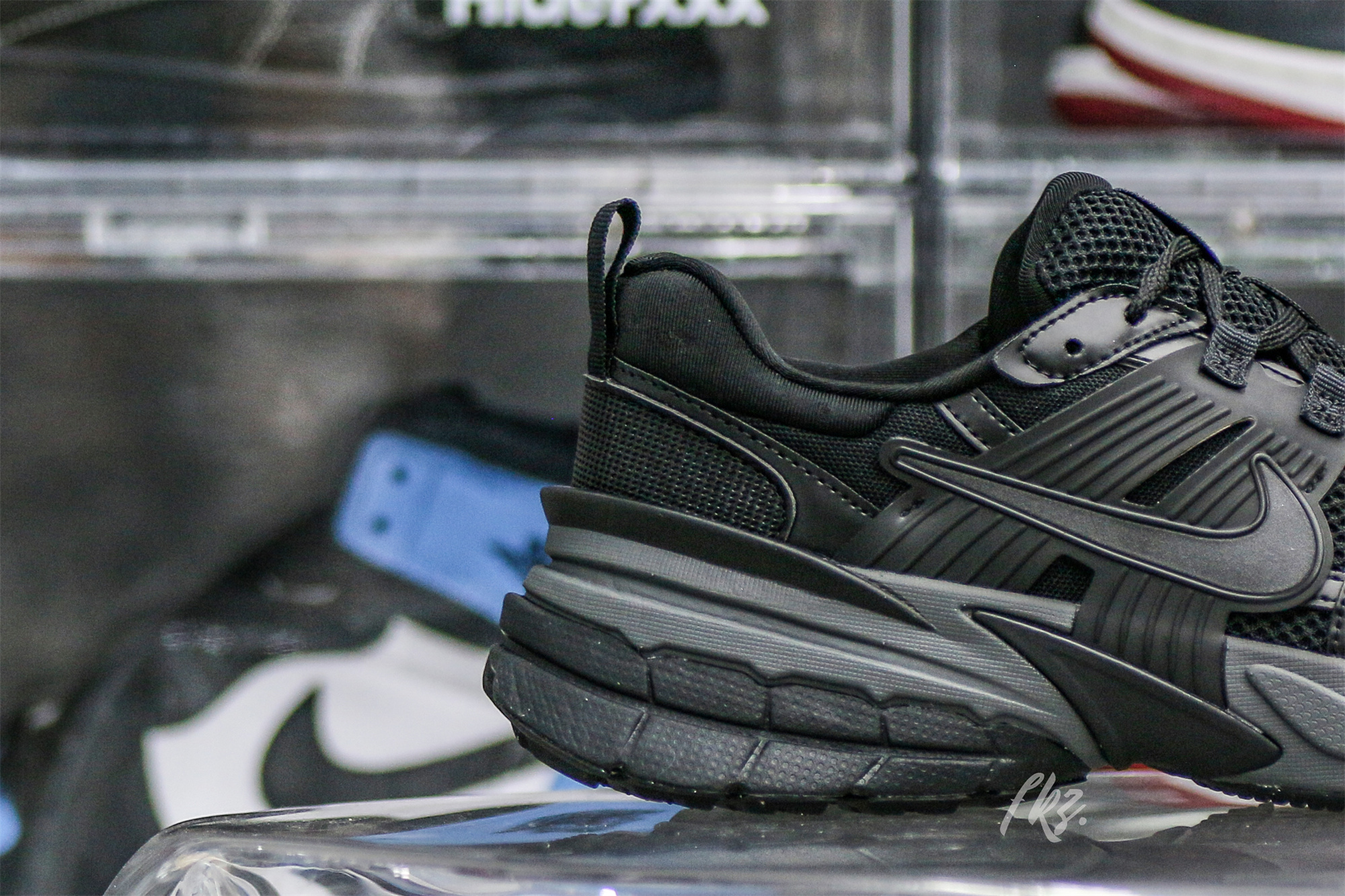 Nike V2K Run Black Dark Smoke Grey