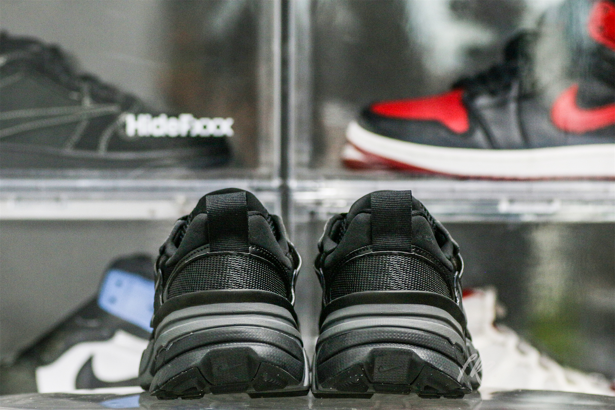 Nike V2K Run Black Dark Smoke Grey