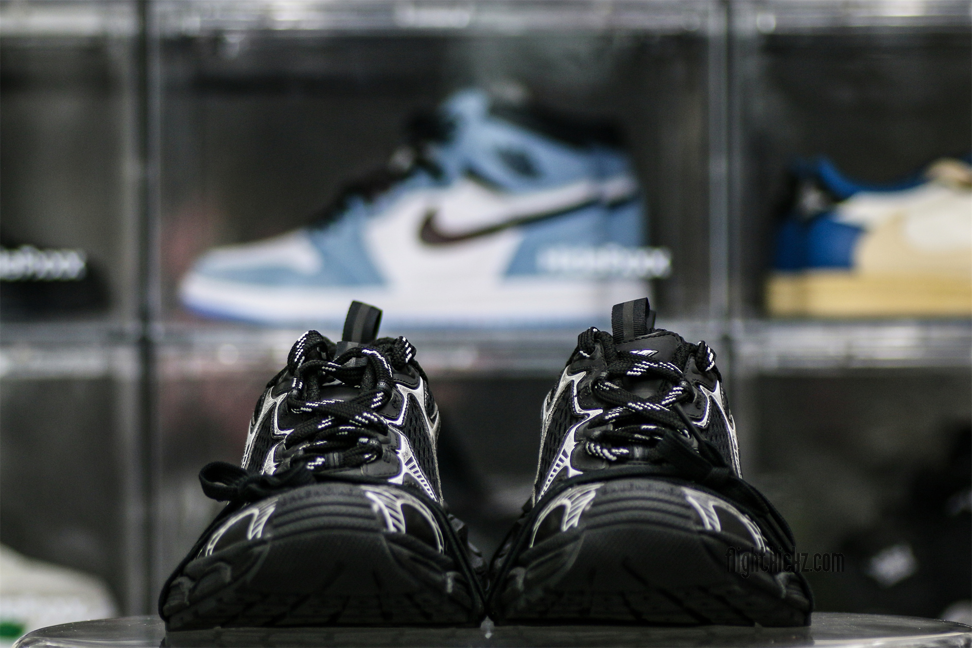 B@lenciag* 3XL Ski Sneaker in Black and white