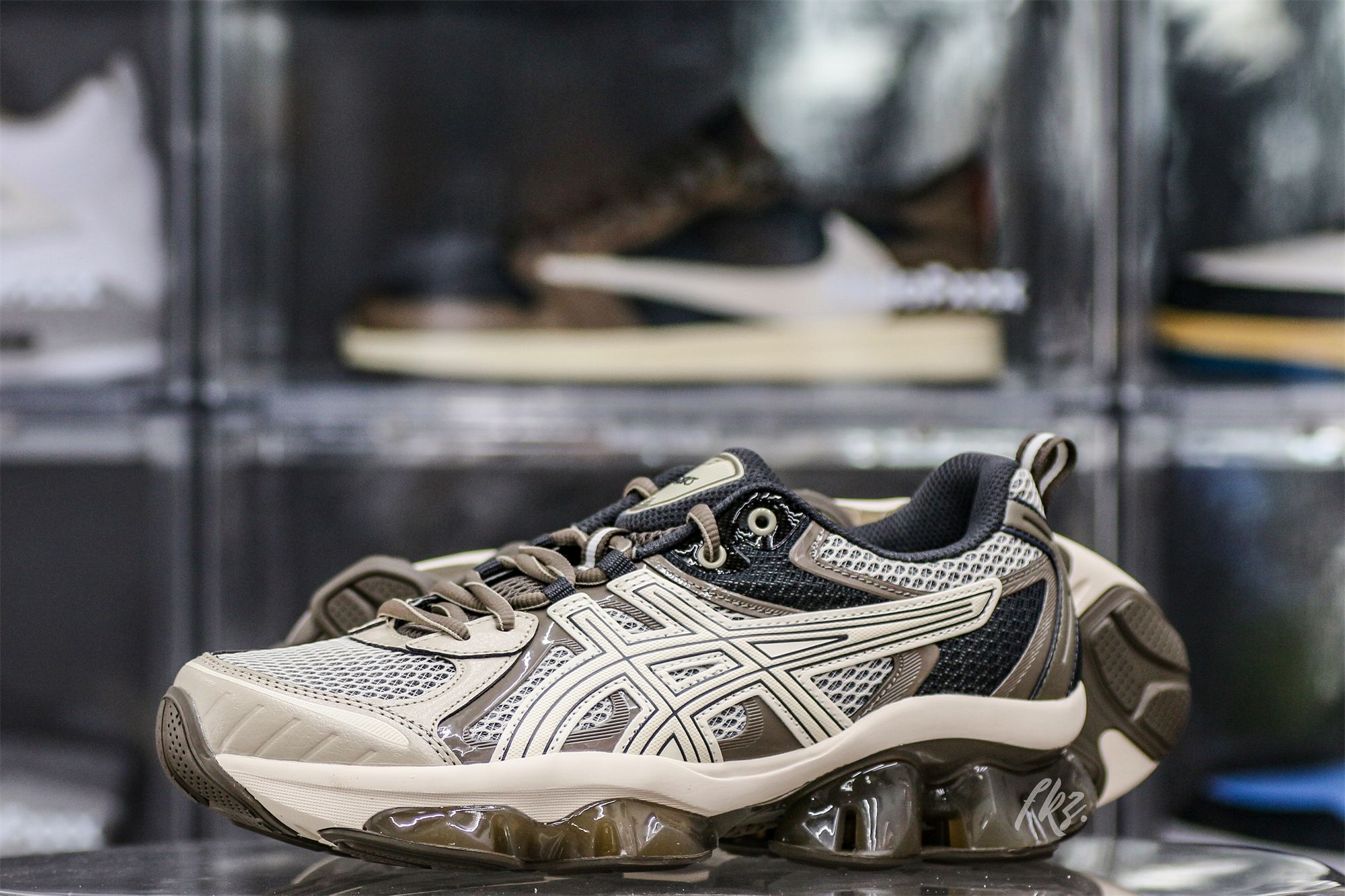 Gel Quantum Kinetic Birch Dark Taupe