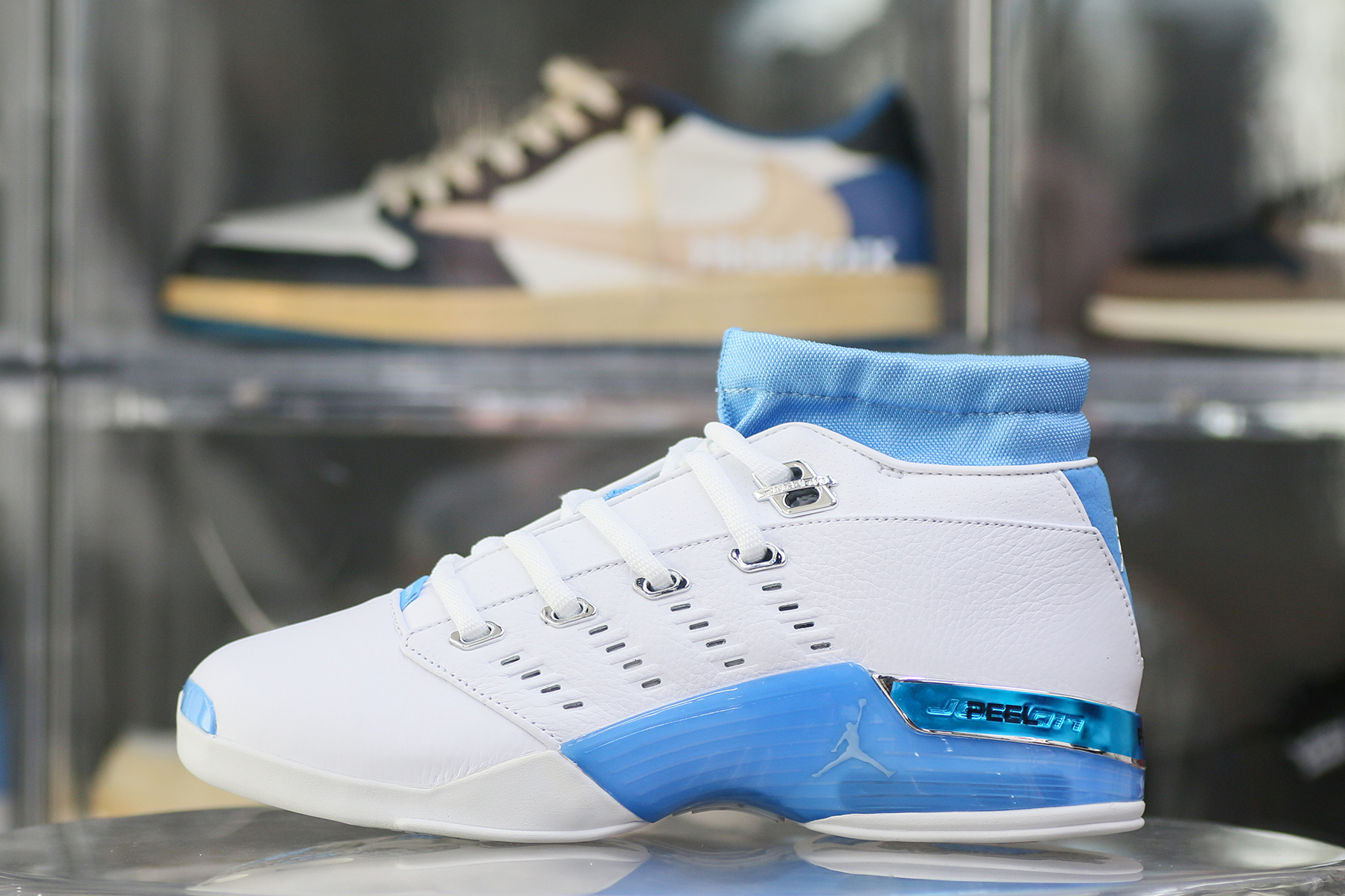 Jordan 17 Retro University Blue UNC 2024 (Regular box)