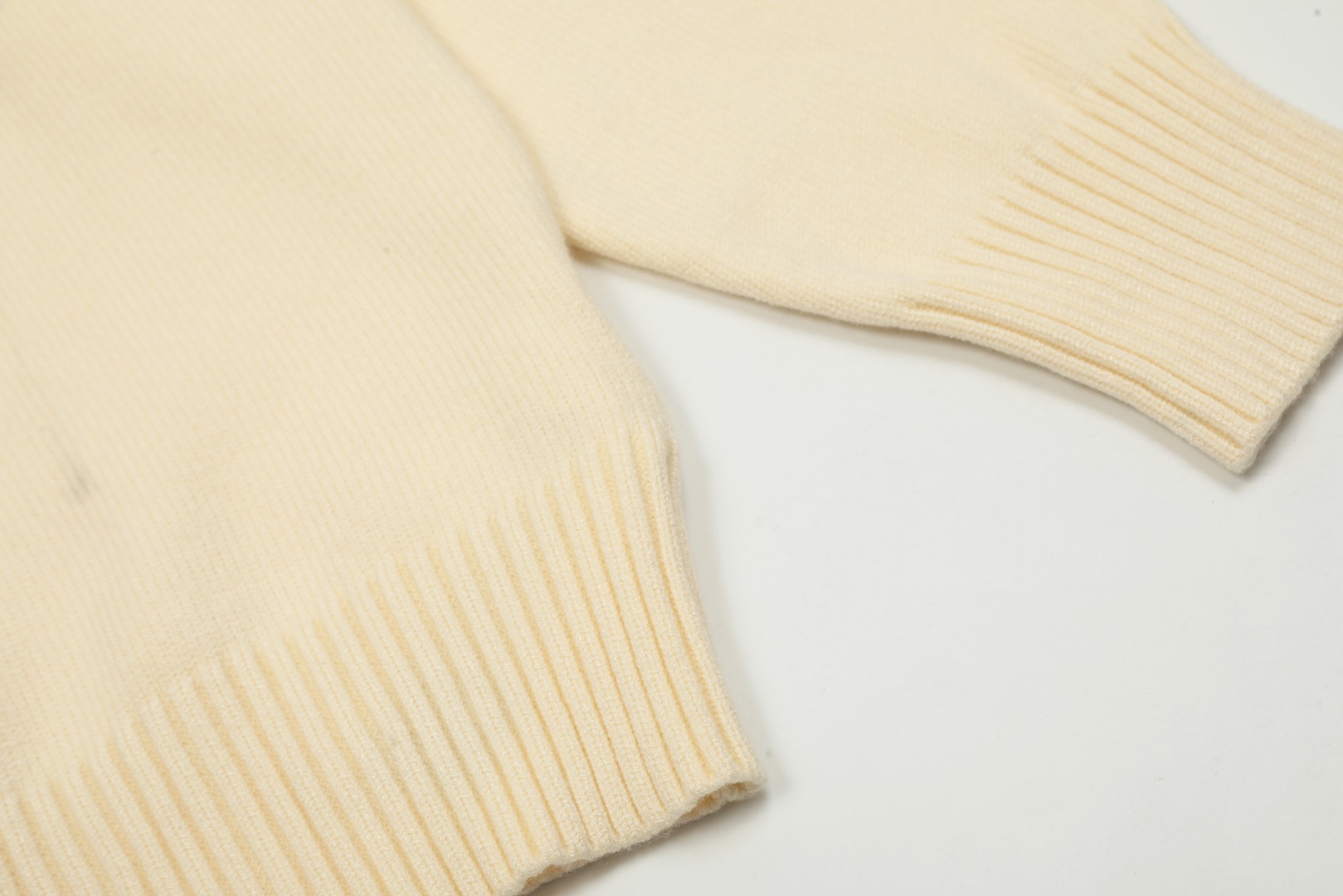 Am1 2024SS classic cream white jacquard big heart turtleneck sweater