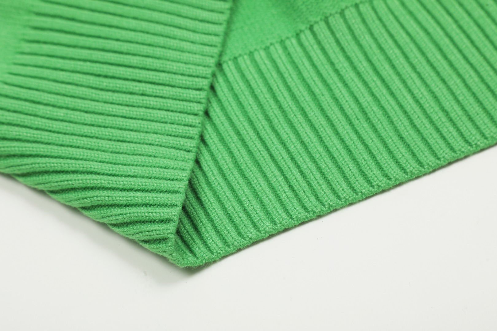 Am1 2024SS classic green jacquard big heart turtleneck sweater