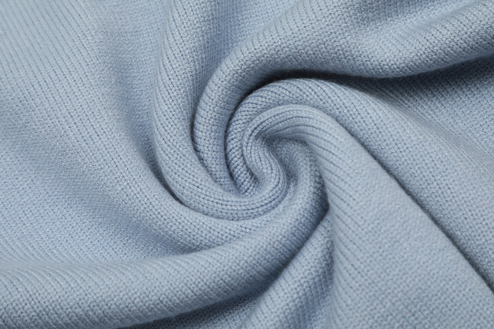 Am1 2024SS classic blue jacquard big heart turtleneck sweater