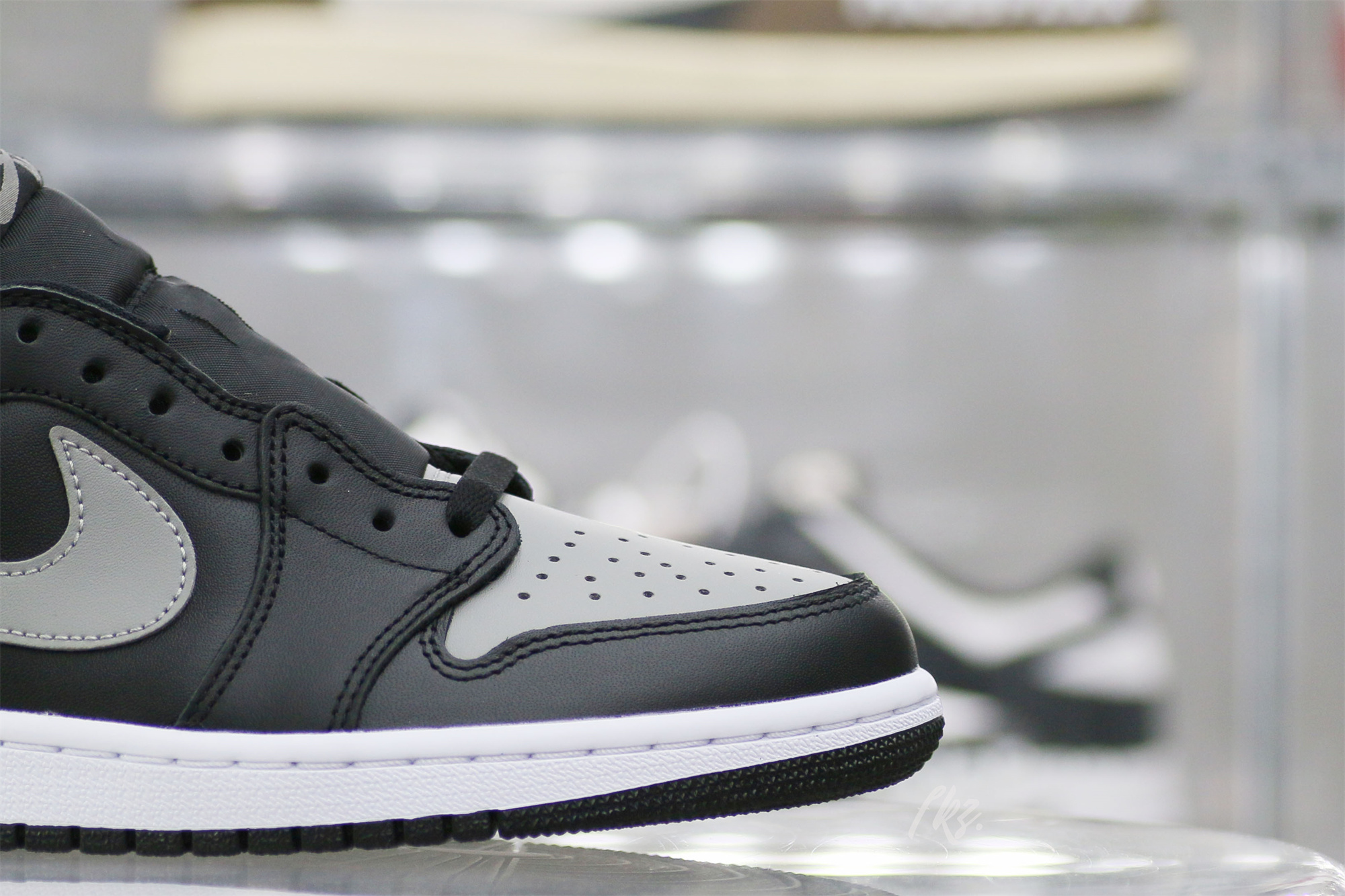 Jordan 1 Retro Low Shadow 2015