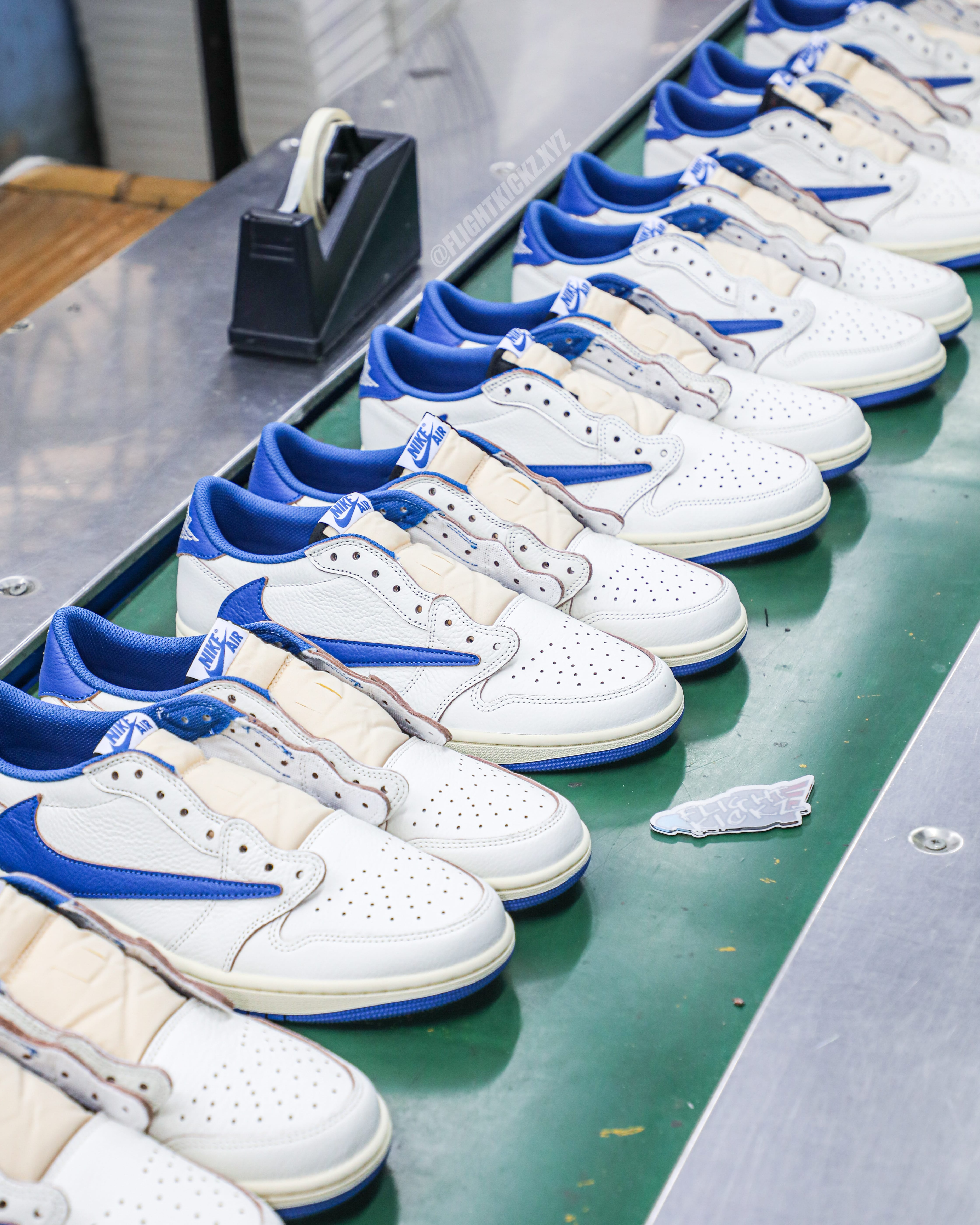 Travis Scott x Fragment x Air Jordan 1 Low OG (Ln5 A1)