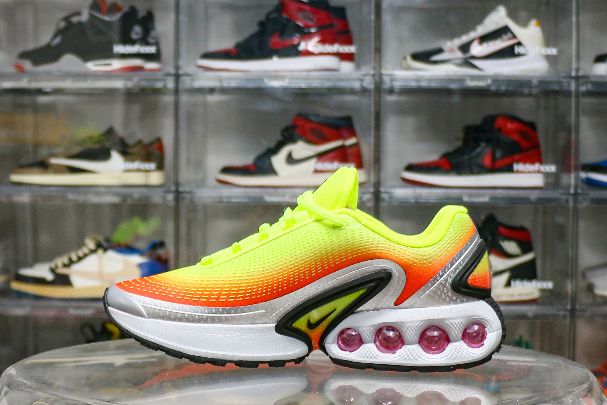 Air Max DN SE Cyber Bright Crimson